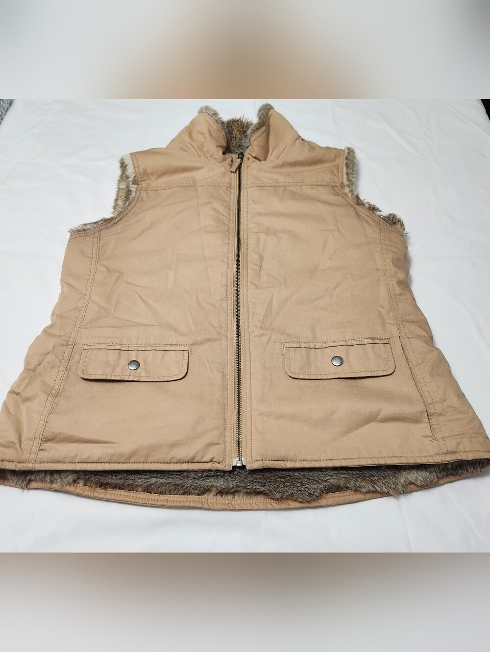GAP REVERSIBLE VEST WOMEN'S COLOR BEIGE SIZE LARGE
